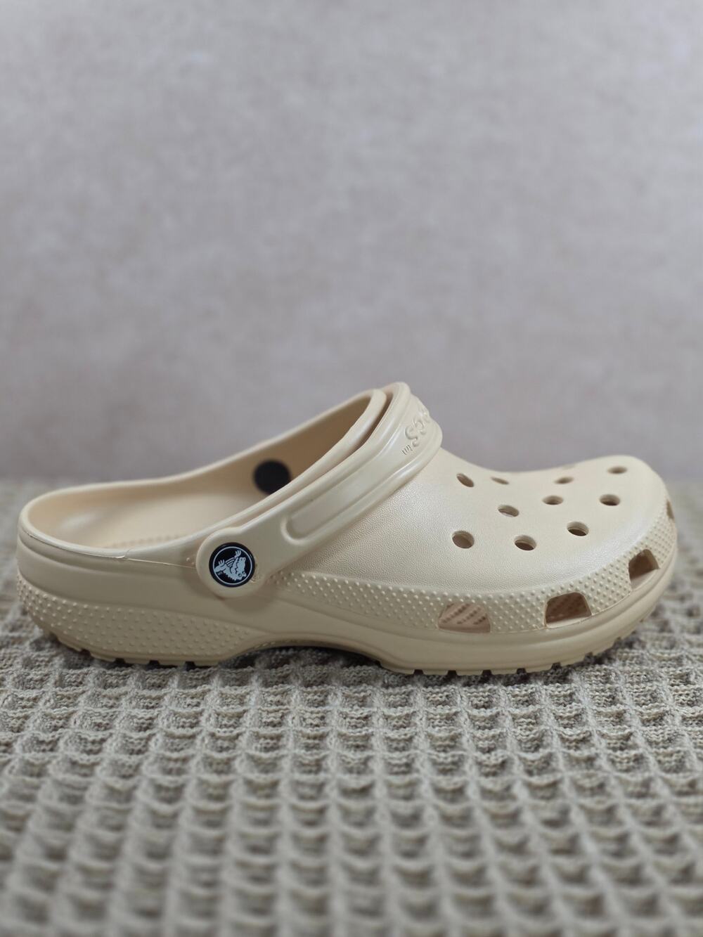 Crocs Classic Clog – Women’s 8 (J6) – Shitake – BNIB